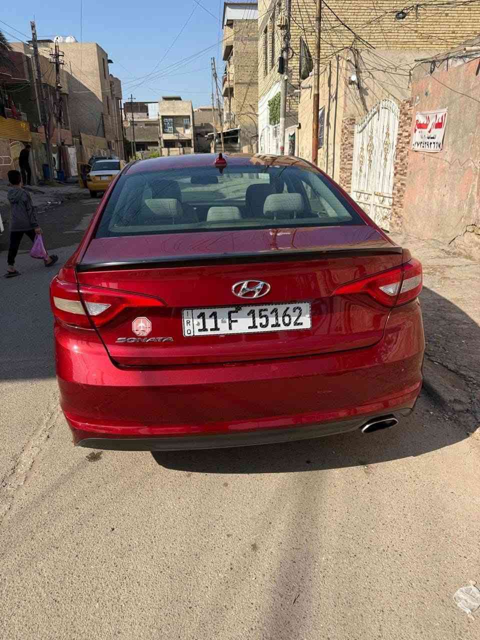 السلام عليكم 
سوناتا 2015 رقم بغداد هزه وسنويه جديد

مكينة 2.4gdi  

مواصفات عاديه 

مكينه وكير بالشرط لا صرف لا بخار ولا صوت 

للمراوس فقط مع موستانك 6سلندر 

مكان السياره بغداد 
***********
