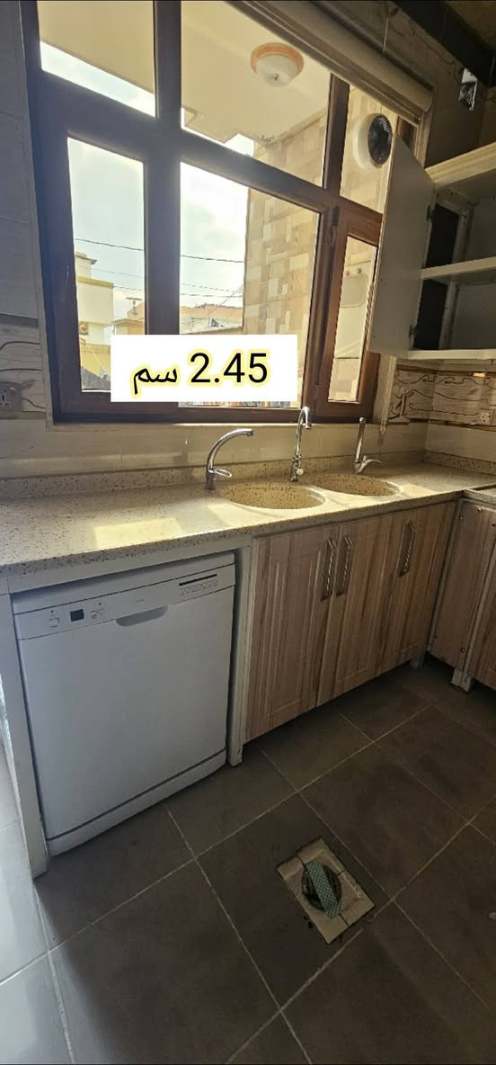 كونتر نظيف جدا أبواب بالون بريس هيكل المنيوم السعر 475 الف العنوان دوميز شارع الكامب يم ملعب القوس للتواصل كورك واتس فايبر ***********
