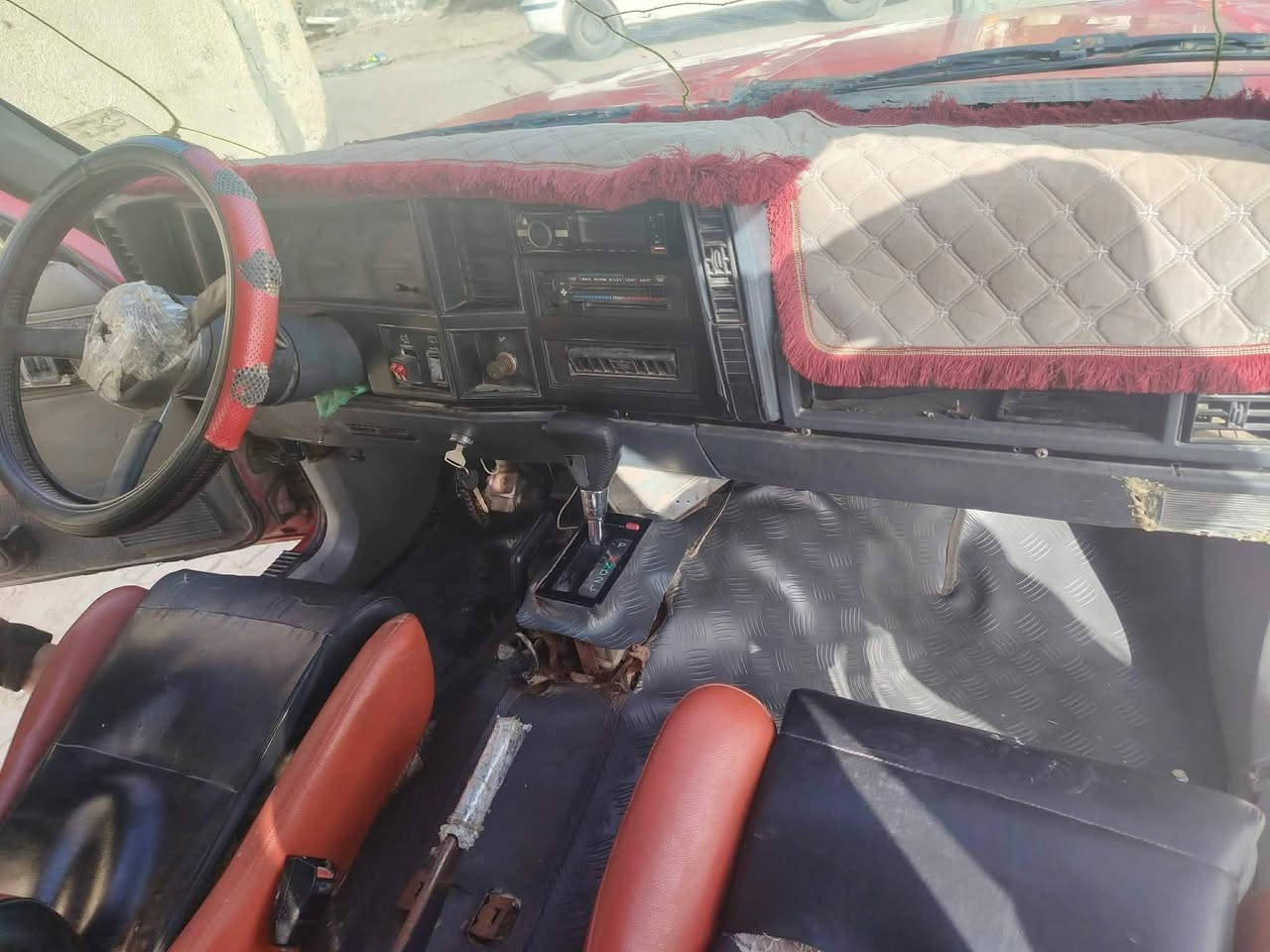 جيب شيروكي موديل ٩٤ محوره  مكينه بطه  مكفوله سياره جاهزه رقم ذي قار مكاني بلكوت ***********
