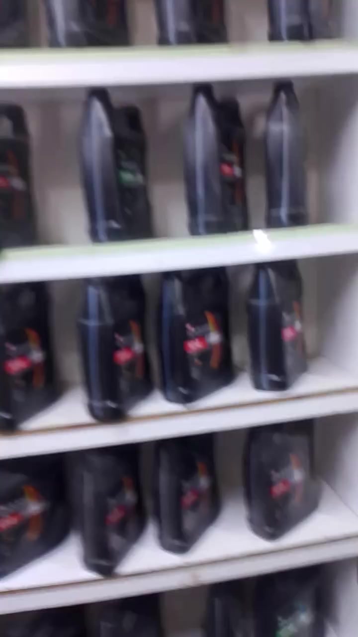 السلام عليكم محل للبيع الموقع بغداد الشعب قرب سيطره الشعب القديمه ركن مطقه السريدات ع الشارع العام مال بغداد كركوك محلين ايجارهن مناسب 400المحلين شغله خير من الله سبب البيع التزام بدوام المحل جاهز من كلشي زيوت تايرات مستعمله وجديده باتريات فيتبمات انواع الفلاتر غراض كلهن جدد كمبريسر 500لتر قالعه بلنص جكات ثنين دريلات عده كامله المحل صافي كل شهر مليونين الله شاهد سبب البيع الدوام وما عندي احد يلزمه المحل قديم ومعروف صارله 15سنه سعره 18 مليون ***********
