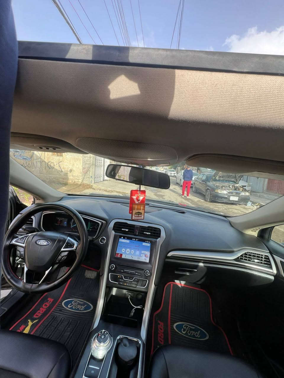 فورد فيوجن فول نضافه  فول 2017.      – SE
📄 ضرر خفيف جداً + اغراضها كلها بلادي
كاربون بانزين.    شفتات سرعه  بلستيرن
# السيارة ماشية 71الف كيلومتر

🔧 المحرك كصه  والقير.  شرط

 • محرك 1.5 EcoBoost توربو

 • ناقل حركة ماوس أوتوماتيك

 • دفع أمامي

 • اقتصادي ونشيط جداً

✨ مواصفات SE
• تبريد قطعتين 

 • كشنات جلد اسود

 • تدفئة كشنات

• كشن السائق والراكب كهربائي

 • تشغيل عن بُعد

 • Apple CarPlay / Android Auto

 • مثبّت سرعه (Cruise Control)

 • شاشة وسطية كبيرة

 • كاميرا خلفية + حساسات رجوع

 • دخول ذكي + بصمة تشغيل 

• رمز دخول في الباب

 • بلوتوث + USB + AUX

 • مقود متعدد الأزرار

🛡️ أمان وتقنيات

 • Airbags كاملة

 • ABS + Traction Control

 • إضاءة LED نهارية

• إشارة تسلسلية

 • Hill Assist

📌 حالة السيارة

 • صيانة دورية

 • محرك وكير بحالة ممتازة

 • استخدام نظيف بدون مشاكل

💵سعر: 117$ وبيها مجال بسيط

📍 الموصل حي النور 

📞 ***********
***********
