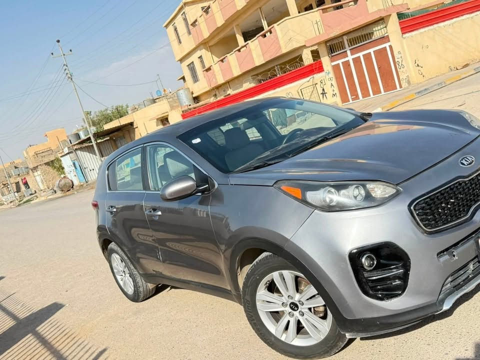 كيا سبورتج موديل 2017 وارد امريكي
نص فول 

ماشيه 156الف ميل 

تحكم استيرين جهتين 

كامره خلفيه 

قطعتين تبريد 

ضرر امريكا بونيد وا جنطه 

وا اهنا بل عراق صارات جاملغ امامي عكس سايق سياره قماره بي جراذ

مكينه 2400 Gdi مفتوحه السياره رقم نينوئ بأسمي تحويل وكاله  سنويه السنه 2030  مكان السياره موصل تلعفر 

***********
