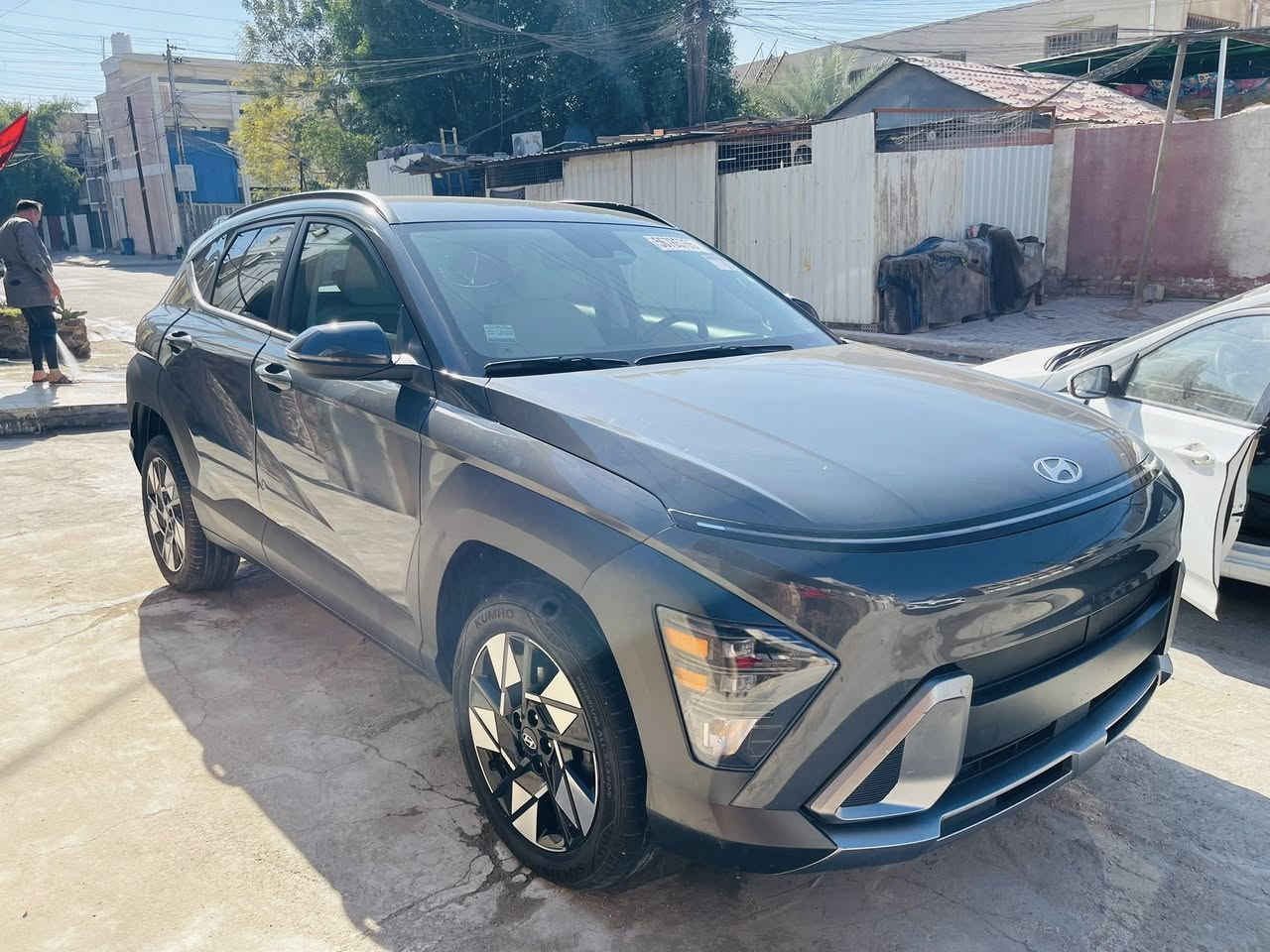 السلام عليكم كونا 24 للبيع
حادث فقط بنيد مبدل ومصبوغ 
بدون دواخل راديتر بلادي وتبريد شركة
ماشيه 11 الف
فول مواصفات ماعدا الفتحة
داخل ابيض
كير تعليك 
محرك 2000 دوش
بدون رقم 
ايرباك دركة فقط
الاتصال الرقم (***********)
السعر 175
