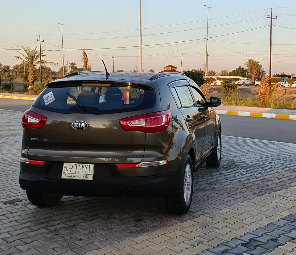 سلام عليكم سبورتج مديل 2013سياره جديده مكفوله مكينه كير ماشيه 180 رقم بغداد بيه فقط 3قطع كلاير مكان واسط سعر 125وبيه مجال بسيط ***********
