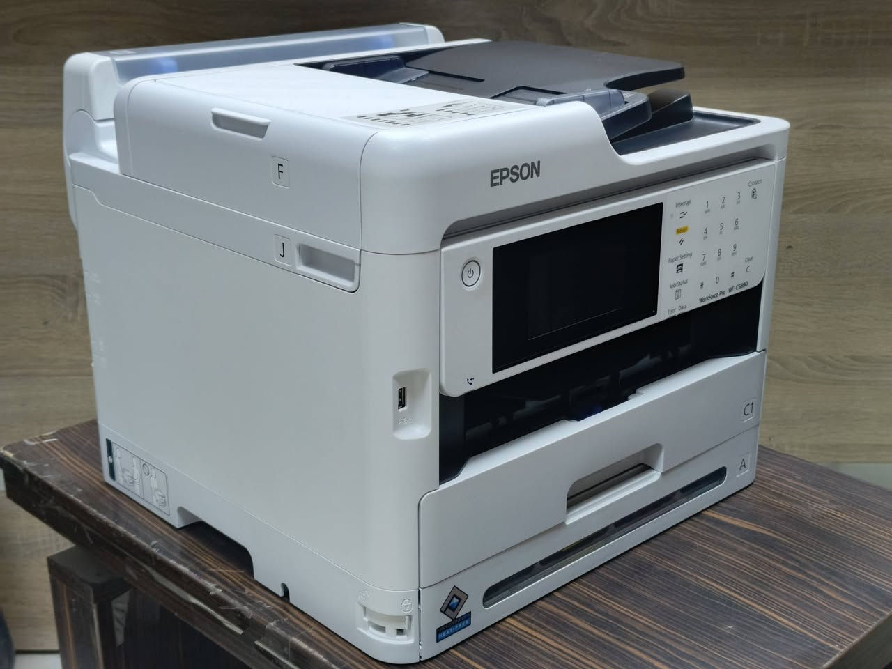 طابعة ايبسون موديل Work force pro - WF5890  مستعمل بحالة ممتازة باحبار قابلة لتعبئة خزانات ملغية الشرائح بسعة طباعة 12000 ملون واسود وابيض سعر الحبر 20 الف لكل الألوان سرعة الطباعة 34 ورقة بالدقيقة تحتوي على مجرين ورق أمامي وخلفي لطباعة ورق الصور و استيكرات وورق مكربن وبدقة عالية 4800×1200 DPI وبحجم 300 غم وقياس A4 مع امكانية طباعة بوجهين دوبلكس تحتوي على فيدر لطباعة الملازم ومجموعة اوراق بامر واحد مع امكانية استخدامه في الأرشفة الاكترونية كما تحتوي على Wifi يمكن ربطها على الموبايل وتابليت ولابتوب و Wifi direct 🚦السعر 575 الف 🚦 للطلب *********** /*********** يوجد توصيل لجميع المحافظات ملاحظة نسبة نظافة الجهاز 95% عداد الطبع 3456نسخه فقط بضمان تشغيل وفحص.
طابعة ايبسون موديل Work force pro - WF5890  مستعمل بحالة ممتازة باحبار قابلة لتعبئة خزانات ملغية الشرائح بسعة طباعة 12000 ملون واسود وابيض سعر الحبر 20 الف لكل الألوان سرعة الطباعة 34 ورقة بالدقيقة تحتوي على مجرين ورق أمامي وخلفي لطباعة ورق الصور و استيكرات وورق مكربن وبدقة عالية 4800×1200 DPI وبحجم 300 غم وقياس A4 مع امكانية طباعة بوجهين دوبلكس تحتوي على فيدر لطباعة الملازم ومجموعة اوراق بامر واحد مع امكانية استخدامه في الأرشفة الاكترونية كما تحتوي على Wifi يمكن ربطها على الموبايل وتابليت ولابتوب و Wifi direct 🚦السعر 575 الف 🚦 للطلب *********** /*********** يوجد توصيل لجميع المحافظات ملاحظة نسبة نظافة الجهاز 95% عداد الطبع 3456نسخه فقط بضمان تشغيل وفحص.
#طابعتي
#الصفوة
