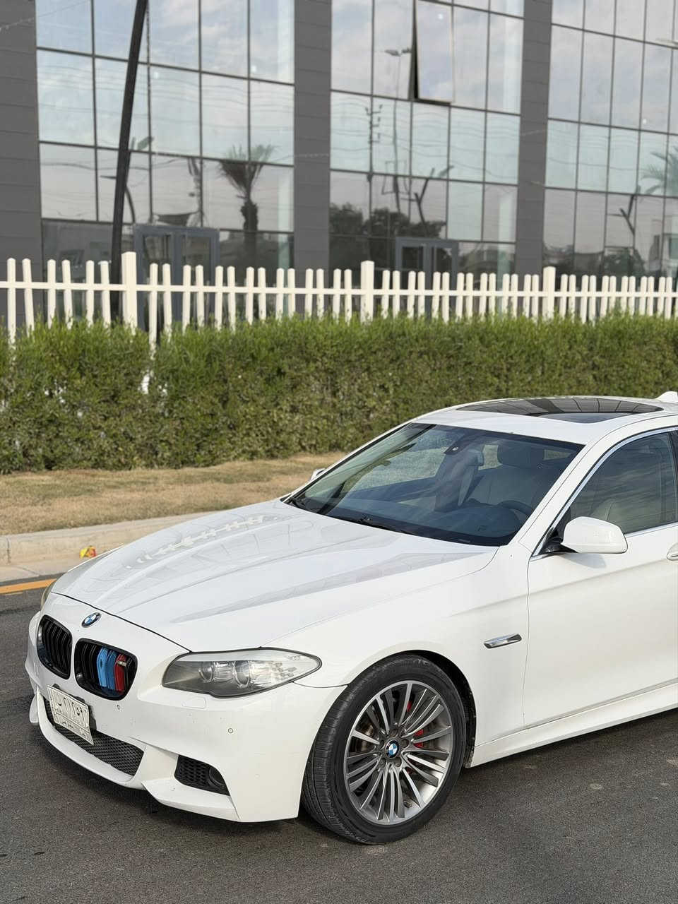 بي ام دبليو للبيع 2013
Bmw 535i m 6v turbo
سعرها 175 ورقة

السيارة جاهزة و جديدة بمعنى الكلمة ، يعني صدر و تايرات و مكينة و كير ، ضوة ممشتغل بالدشبول تجي اشغل و تطلع تجنيها .

1- محرك 6 سلندر تيربو قوي
2- نظام iDrive أصلي مع شاشة كبيرة
3- نظام ملاحة GPS
4- أوضاع قيادة متعددة (Eco / Comfort / Sport)
5- حساسات أمامية وخلفية + كاميرا خلفية
6- تكييف أوتوماتيك ثنائي المناطق
7- مقاعد كهرباء مع ذاكرة
8- بلوتوث + USB
9- مثبت سرعة
10- دخول وتشغيل بدون مفتاح 
11- فتحة سقف
12- زينون 
13 - جنطة كهرباء 
14-تدفئة مقاعد
وبعد بيها اهواي مواصفات ماذاكرهة 

ماشية 179 كيلو

حادثهة بابين و جاملغ الايسر
بدون شواصي او لغود 
مكينة كير مكفولات

السونار مرفق

مكاني بغداد الكرخ
سعرها 175
للاتصال ***********
