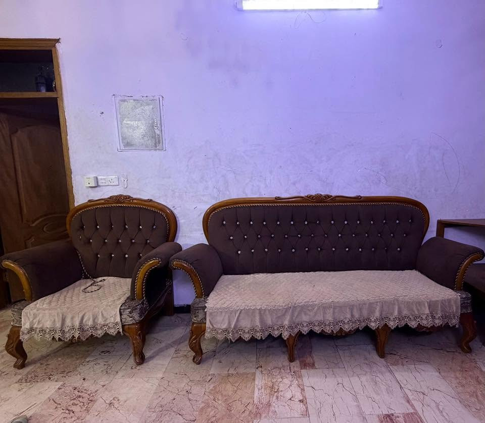 أغراض بيت كامله رايديها كله بمليونين وربع وبيهن مجال  بيع مستعجل  للاستفسار الاتصال ع الرقم ***********
