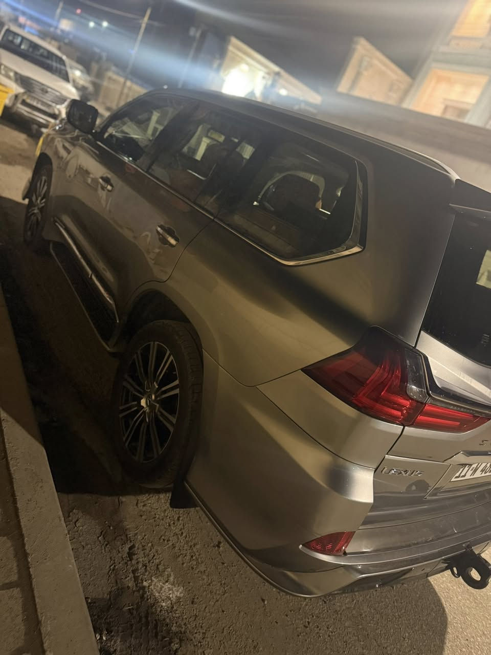 سلام عليكم                                                                        لكزس 570 LX موديل 2018 
لون سلفر ماشيه 160 ألف 
فول مواصفات 
سعر 610 وبيها مجال 

+964 774 837 7798
