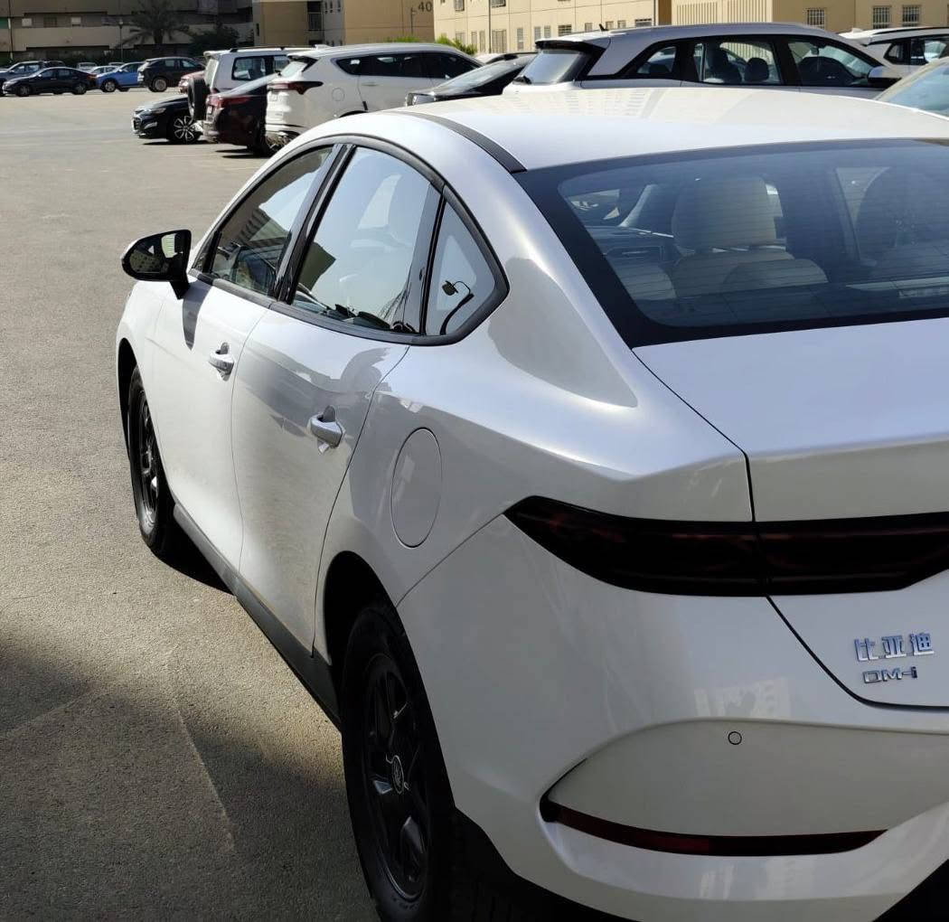 السلام عليكم.
BYD Ken Plus 2025 
مواصفات العادية السيارة ماشية ( 3200) الكلي 
داخل ابيض السيارة نضيفة كلش اخت الجديده كفاله عامه . السعر ( 18900) 
 للتواصل ***********
