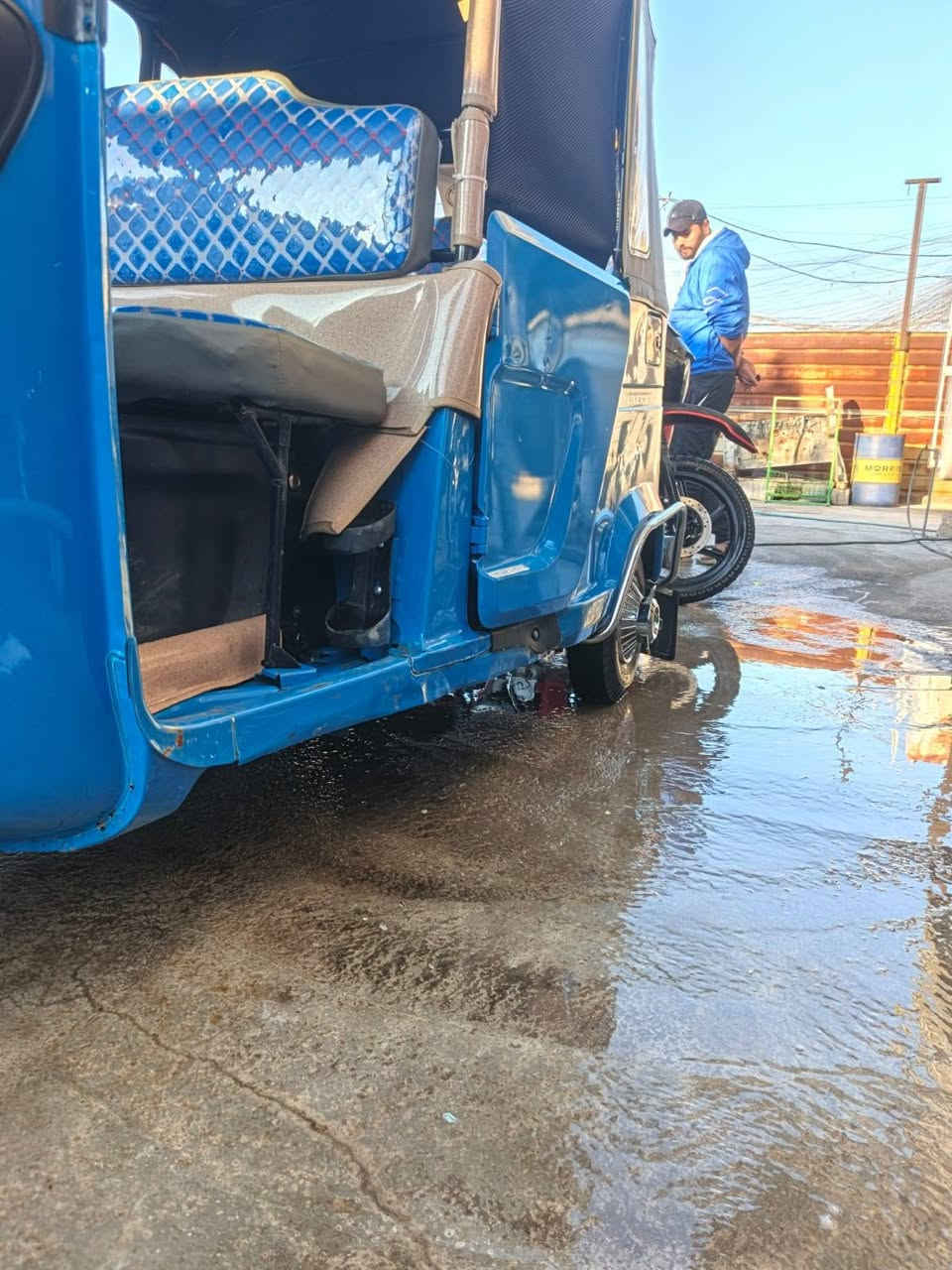 ماعسلام عليكم تكتك موديل 22 نزله بل 23 تكتك بصمه مو سلف رقم وسنويه وهزه جديده كفاله عامه ماعده طخه الي وره يم دعاميه متبين اذا متجي وشوفه بعينك غيره مابيه مكينهخوكير واكسل بل جيس تراي زيرو دوشمه ومسجل بيه وكبات وريل عنوان بغداد البياع رقم هاتف *********** سعر 8 وبيه مجال
