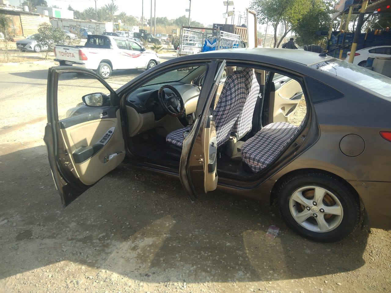 اكسنت 2015 وارد خليجي كير ومكينة مكفولات سنوية صاقطه مصبوغة عام وتلث قطع مبدلات جاملغات اماميه وبنيد للاتصال صاحب السيارة *********** السعر 70$
