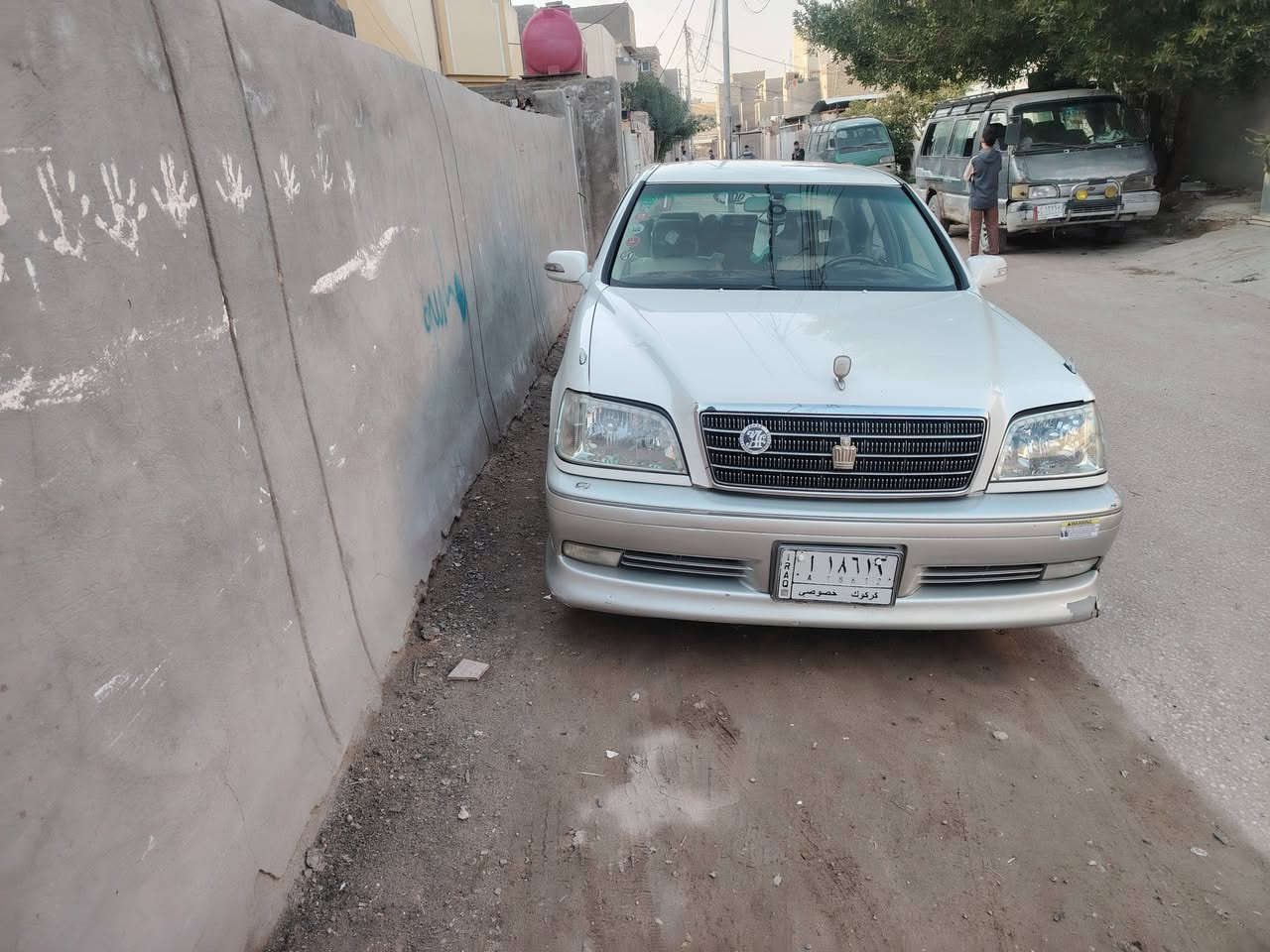 سلام عليكم ملكة ٢٠٠١ سيارة جاهزة وحلوة مكفولة من الكص رقم كركوك محرك ديفور صغير مفحوصة قرار ٤٨ بيها بس جاملغ الخلفي السعر 85 $رقم الهاتف ***********
