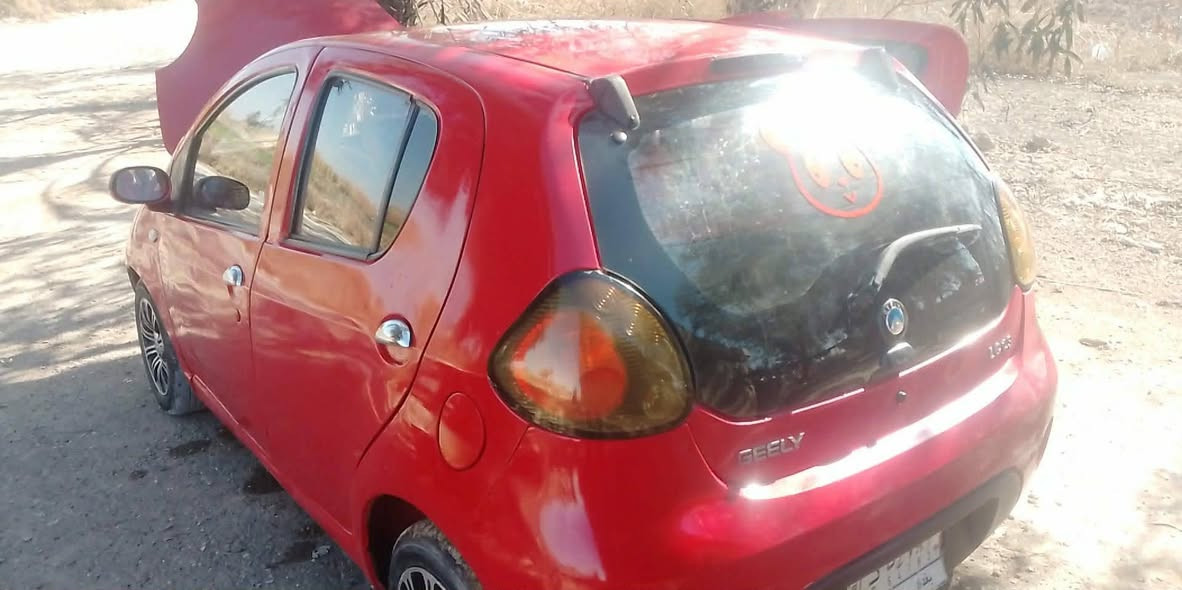 سلام عليكم جيلي باندا موديل 2012كير ومحرك كورلا مكفولات تبديل جاملق الامامي رقم بغداد الماني تحويل ثاني يوم مكان الانبار كرمه سعر 42 وبيها مجال للاستفسار ***********
