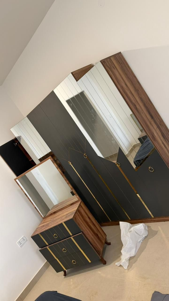 غرفة نوم اخت الجديده نظيفه ومرتبه 
للاستفسار *********** والسعر بي مجال
