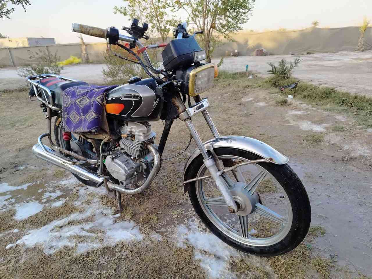 سلام عليكم دراجه البيع خمسه كير كلك الدراجه نضيف خير من الله كهربائية شغال السعر ٣٠٠ وبيه مجال المكان كربلاء الحسينيه البراهمي الرقم ***********
