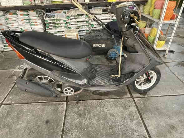 مراوس بايفون سلام عليكم ماكس عدله بلادي صار 5 اشهر من  منزلها مختمه  بوشه  49 دراجه خير من الله 
ماصده صفره بلادي 
يدات اصليه 
كبق فلاوين اصلي
قطره اصليه 
قاعده رقم اصليه
كاعيه اصليه 
بكلايت اصلي 
مكان بغداد شارع فلسطين 
***********
