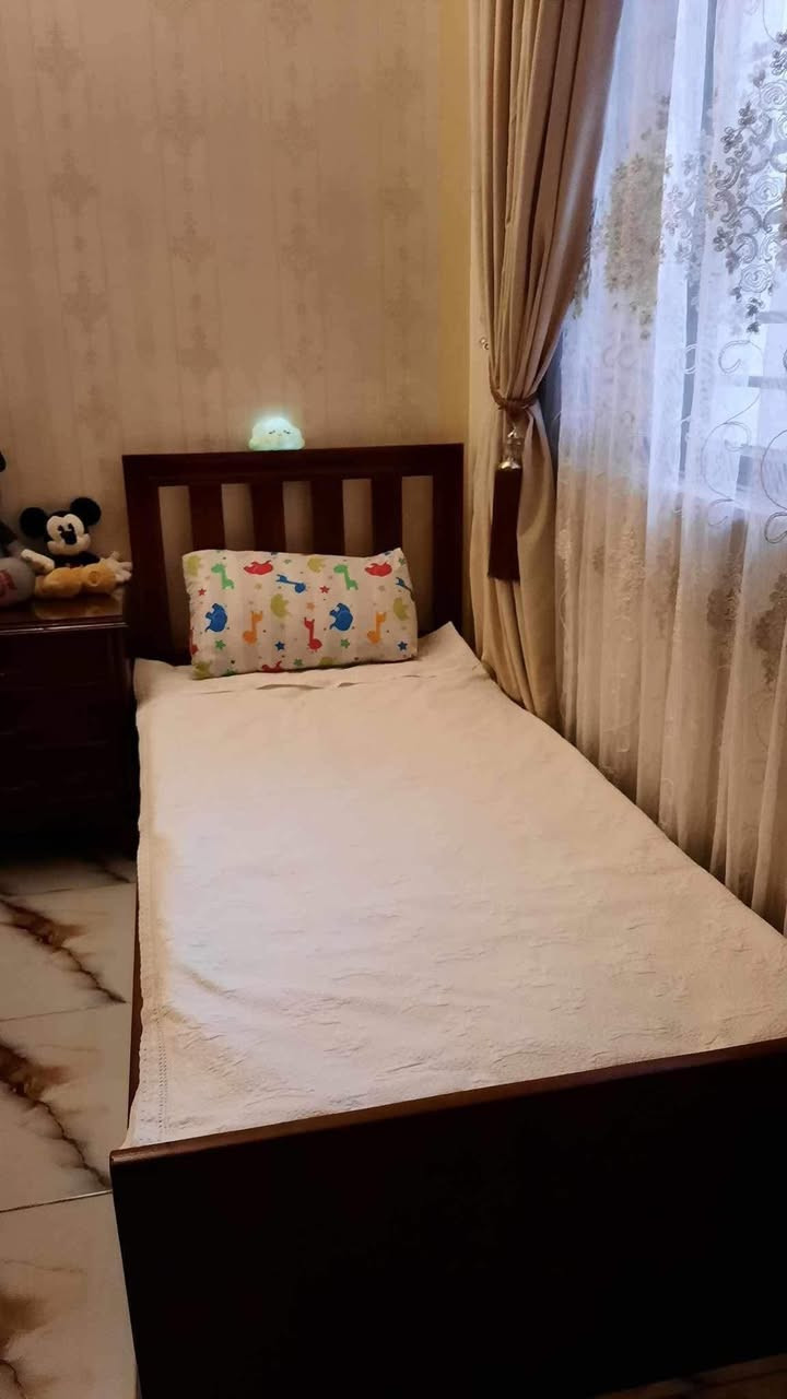 سرير نفر صاج بندق اللون شغل عراقي  مع مخزن داخلي استعمال قليل  
تخم شغل عراقي القياس ١٩٠في ٢٣٠ فقط الاسفنج نازل 

السعر التخم والسرير ب٣٠٠


**إذا كنت صاحب هذا الإعلان وتريد حذفه لأي سبب، رجاءا أرسل رسالة إلى الدعم الفني**