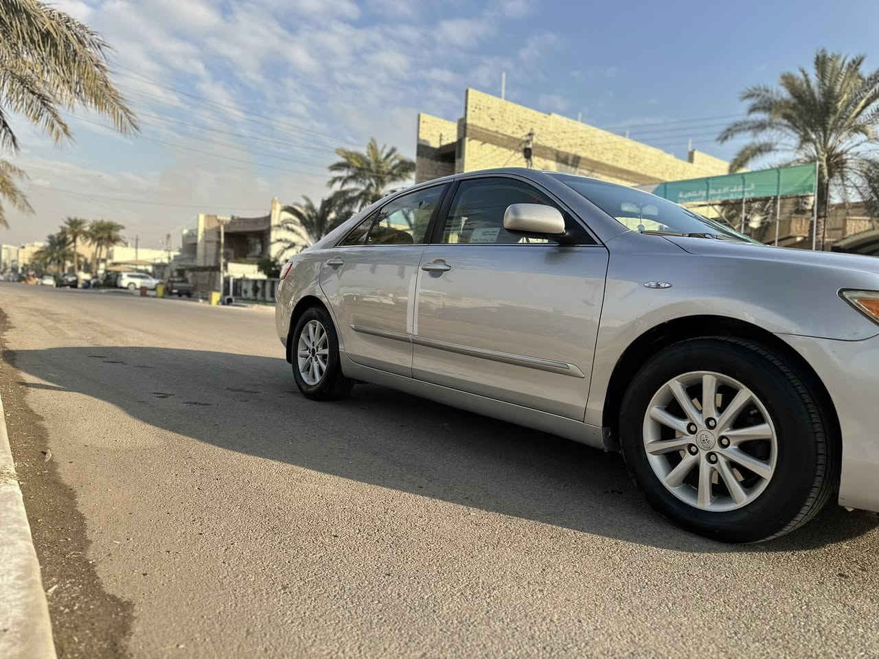 كامري 2010 خليجي بدون حادث بدون صبغ بدون جراد بيه بارد بل باب خلفي صغير فقط فقط وباقي كفاله عامه تبريد حداديه تدفه كله شغاله 100بل 100 ًًً.    السعر 127 ورقه وقابل للتفاوض استفسار اكثر *********** 
عنوان بغداد السيديه
