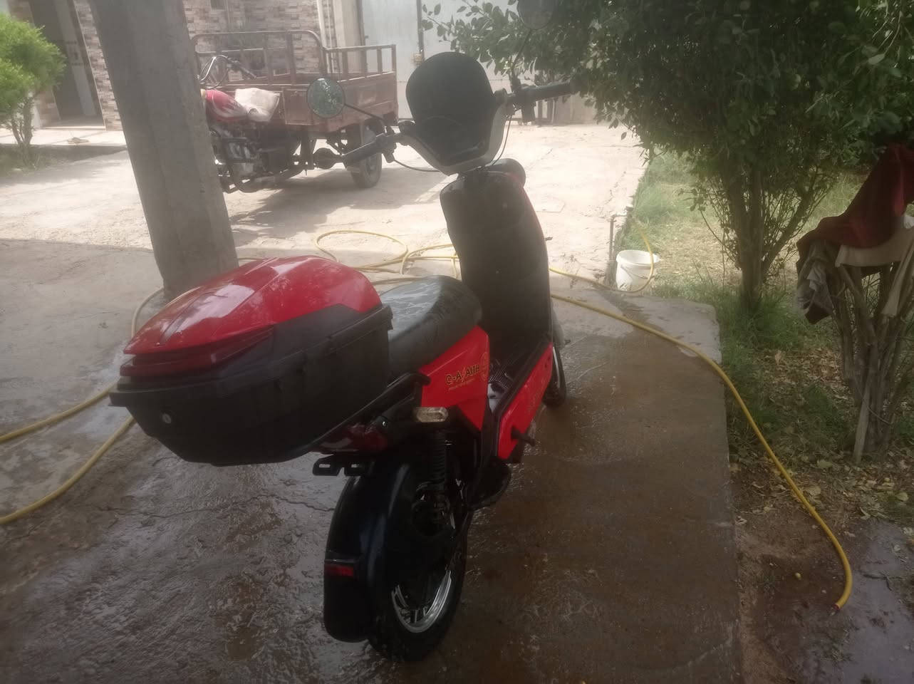 دراجه شحن للبيع موديل 25 خمس بطاريات ثلاث سرع بها بس باترين هابطات السعر 400 وبيها مجال *********** وبيه واتساب
