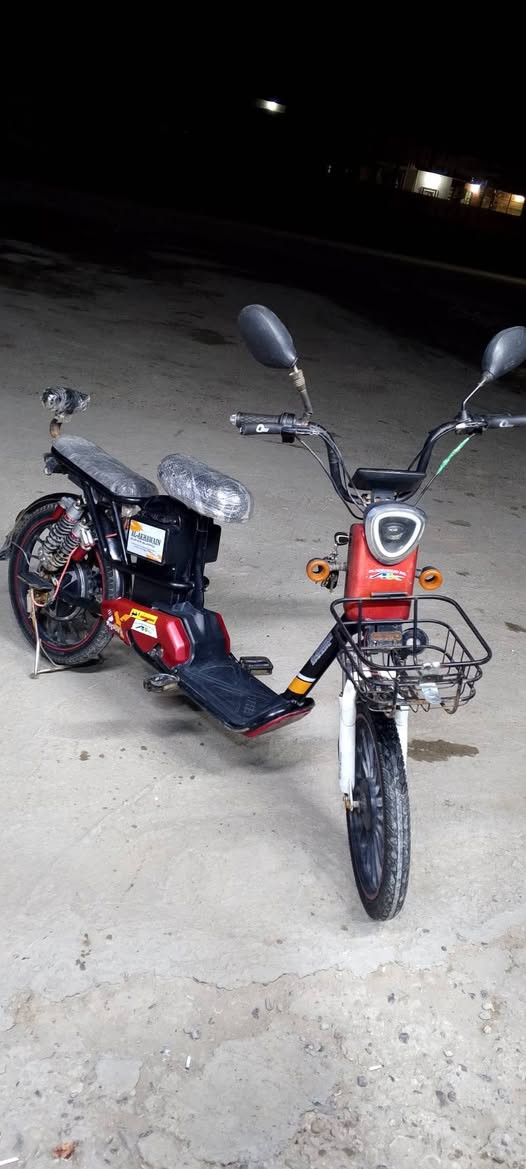 ماطور شحن اربع بطاريات شغال بطاريات زينات كهربائيات كلها شغاله مابي نقص ويا شاحنه ماطور نظيف السعر ١٦٥
***********
