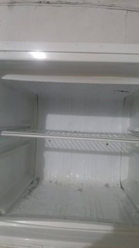 ثلاجه للبيع السعر خاص07724926157