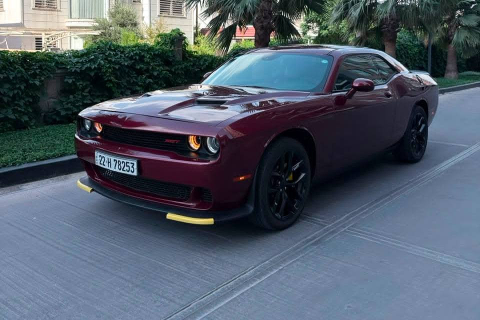 دوج چالنجر black top  2021 فول فول مواصفات 
/ بدون فتحه   / V6 سته سلندر 
ماشيه 43 الف ميل حقيقي 
-كشنات حضن رياضي
- كشنات جلد بلادي شكل ال SRT
- ⁠ستيرن SRT شفتات بلادي 
- ⁠ويلات حجم 20 تو سايز اصليات 
- ⁠تخم تاير جديد 
- ⁠دعاميه اماميه SRT 
- ⁠شاشه حجم وسط

🟪 السعر  :: الطلب في التعليقات ويوصلك مباشرة ✍️ 📩

- ⁠هزه وفحص جديده وتحويل مباشر ب اسم المشتري 
- ⁠حادثها جداً خفيف جاملغ السكن الامامي صبغ ومكانين PDR 
- ⁠شرط بدون دواخل شاصي ولغد وبدنه بدون اي ضرر وبدون ضرر امامي شرط السونار

رقم صاحب سيارة
⁠***********

