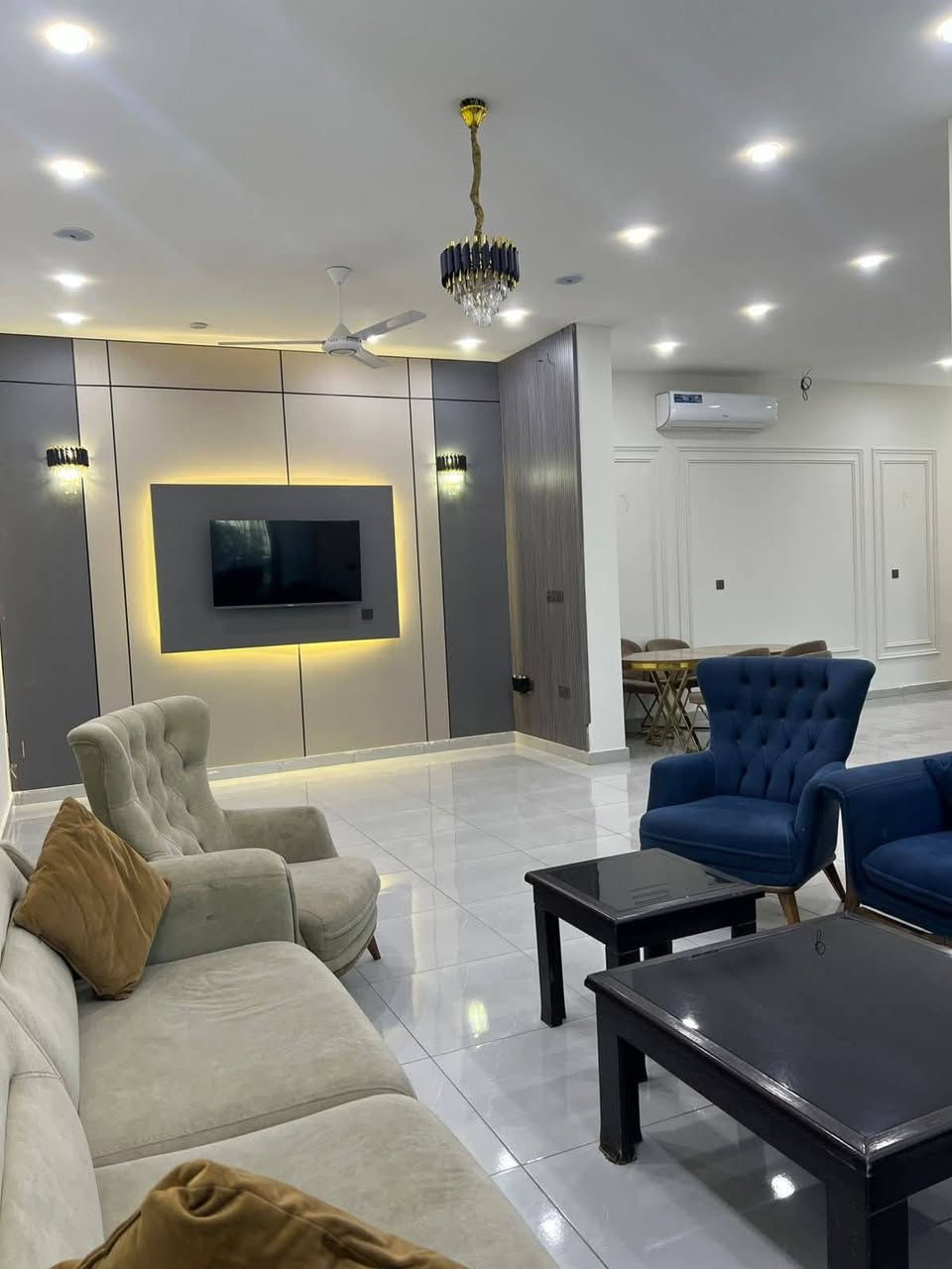 سلام عليكم متوفر مزارع لليجار بلدورة البوعيثة بسعر مناسب 
موثقة بتطبيق اجرلي 
للحجز والاستفسار ***********
