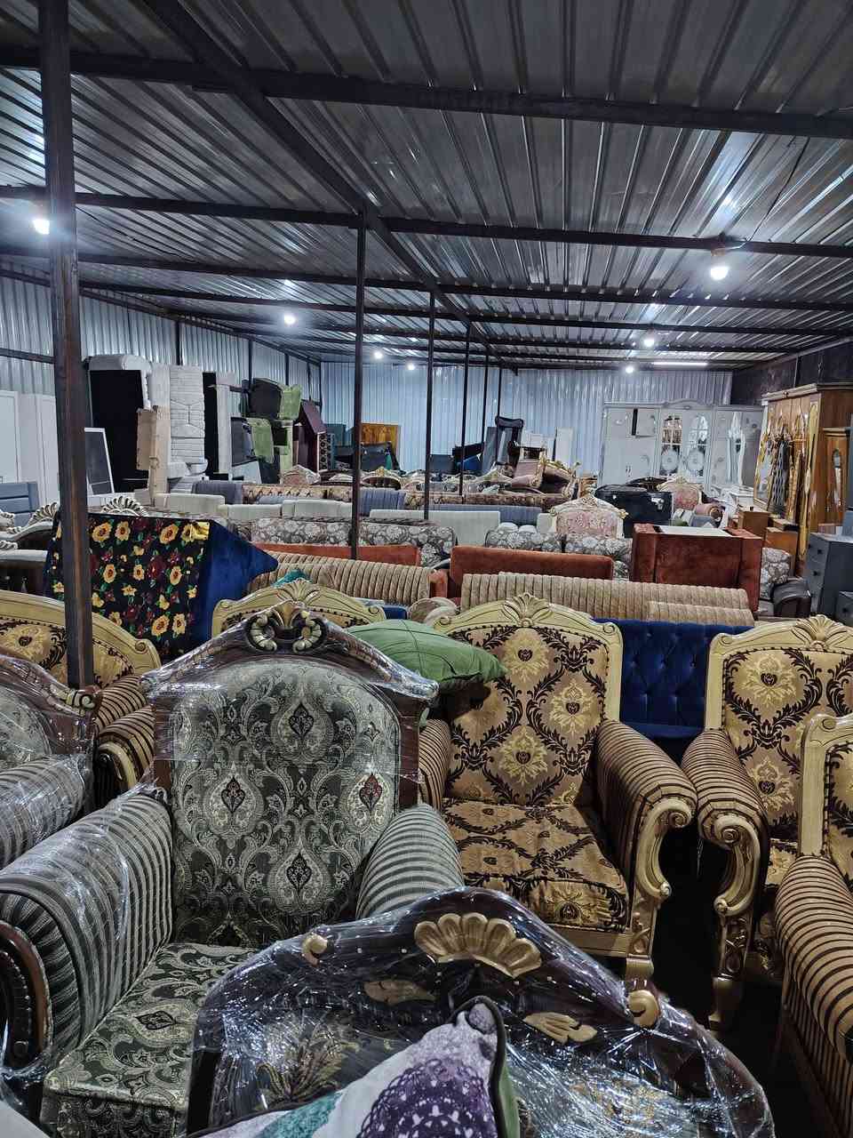 لبيع وشراء الأثاث المستعمل والجديد ومراوس العنوان كاطون الرازي قرب المجسر مقابيل الملعب شارع السايدين نشتري كافت الأثاث المنزلي ولمكتبي وغرف نوم تركي صاج عراقي للاستفسار هاتف وتس اب ***********
