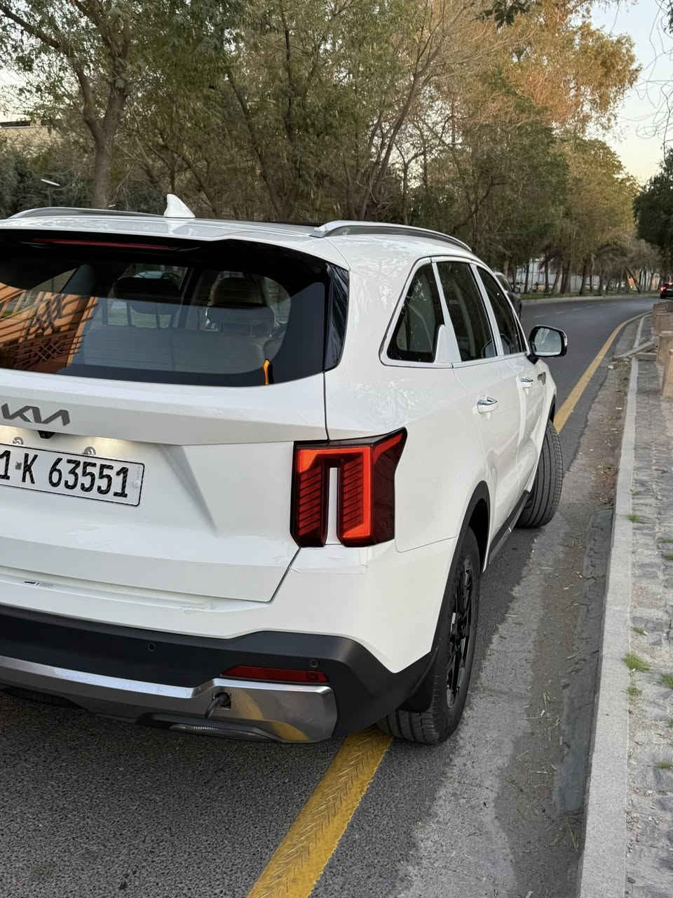 السلام عليكم
اسف على الاطالة 
سورنتوا 2025 خليجي 4 سلندر 2500 فول  مواصفات 
بانوراما 
عداد ماشي 10 الاف بوضع الزيرو بالفابلون 
ضمان شركة نم 5 سنوات
بصمة تشغيل وبصمات ابواب 
تشغيل عن بعد 
ثلاث قطع تبريد 
كشنات كهرباء الأمامية 
بردات خلفية 
سبعة راكب 
لايتات زنون LED
لدات داخلية متغيرة الالوان تحكم 
صندوق كهرباء مع الريموند 
شحن التلفون تلقائي 
شاشة كاربلاي 
بصمات عدد ثنين جدد
السعر 285 وبيها مجال 
مكفولة عدا رصعتين مسحوبات BDR بدون تكحيل 
مكاني بغداد الكرادة تلفون *********** واتساب
