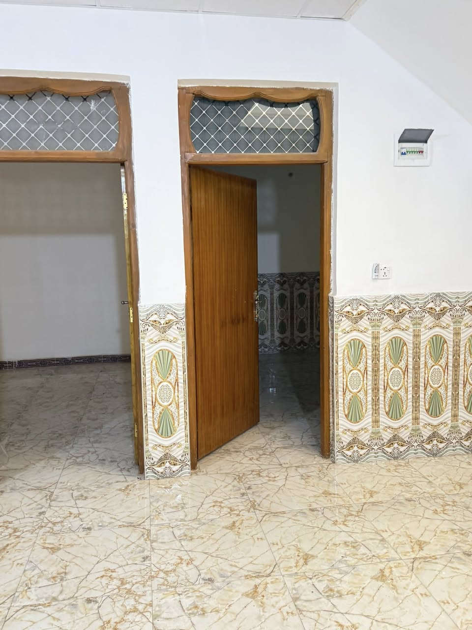 دار ايجار 200 متر غرفتين وصاله ومطبخ واستقبال وحديقه كراج سياره كاشي سيراميك جاهز
للاستفسار واتساب فقط
***********
