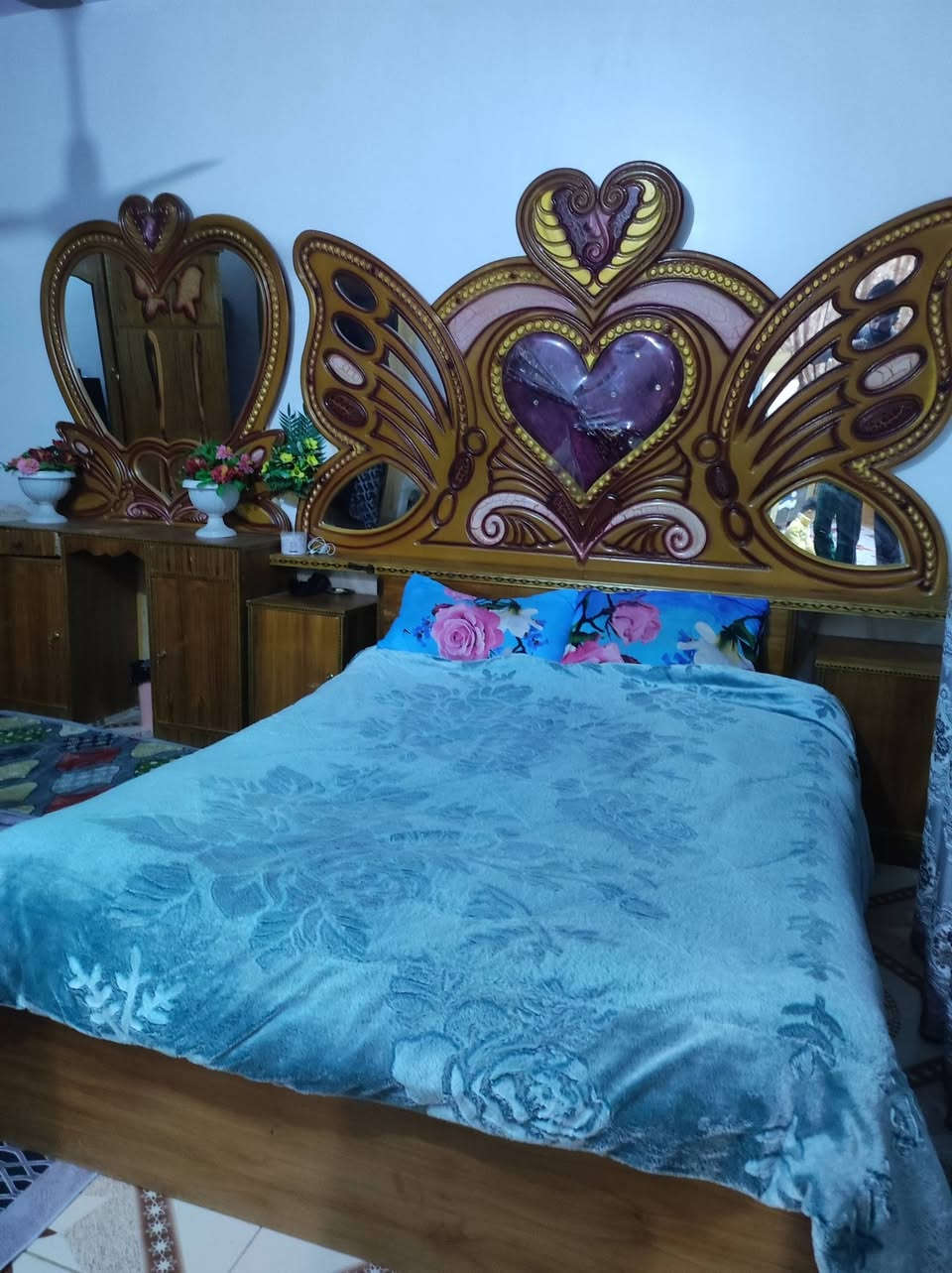 غرفة نوم تسكام استخدام قليل سعر 550
وبيها مجال مكان نجف معباسيات
***********
