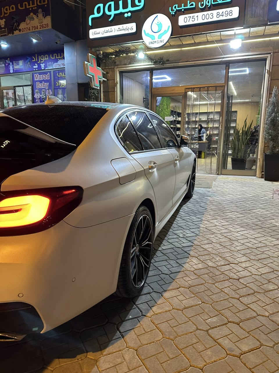سلام عليكم BMW530i  للبيع سياره فول فول مواصفات ما عده الداته شو ماشيه 63 الف مايل سعره365$ اوبيه مجال مكان سياره سليمانيه عليه بيبي اف كامل او مظلل  كامل تظليل مرور للطلب او الستفسار اتصل على هذه الرقم***********
