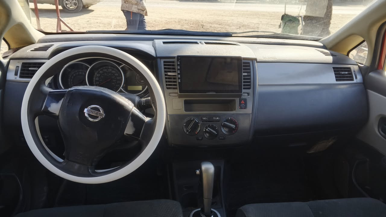 السلام عليكم البيع موديل 2012 ورد مريكي بيه جملغ خلفي فقط محرك وكير وتبريد مكفولت تخم تير جديد بتري جديد السياره جهزه كهربية كله شغال مكاني بابل محاويل رقم نكليزي هيه وغرمات مصفره شرط التحويل سياره كبل الشارع ماذب عليه ربع السعر 55 وبيه مجال مامتوجد عله فيس ***********
