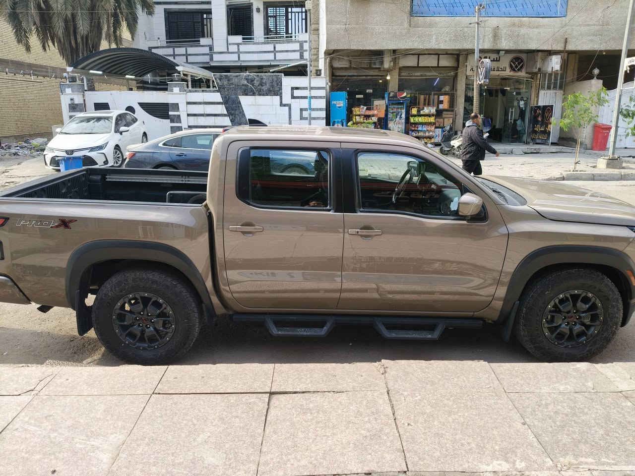 نيسان فرونتيرا (pro x) 2023 وارد امريكي باب طويل بدي قصير (المرغوب)
فول مواصفات 
- حجم المحرك V6 3800  
- 9 نمر
- كشنات جلد 
- تدفئة (كشنات +ستيرن)
- تبريد عالي الكفاءة (تبريد سريع)
- رادار امامي وخلفي + رادار جانبي (نفطة عمياء)
- حساس خلفي Auto break (توقف ذاتي)
- كامرات محيطية عدد 4
- فتحة سقف 
-تحكمات ستيرن جهتين 
- تايرات جبلية 
- دواسات صعود على جانبي السيارة 
- دفع خلفي 2WD
- شاشة كبيرة 
- كرسي السايق كهرباء
- ويل كاب
-حساس اطارات 
- وبيه هواااي مواصفات المعروفة بال pro x
- سبير جديد غير مستخدم
- ماشية ( km 41670)  قابلة للزيادة رقم اربيل 
- الهزة بعده ممنتهية
- افول فقط بانزين محسن والدهن يم مركز الحسام 
- حادثة جانبي باب السايق ومصلحة بالأمارات والباب الخلفية امبدلة جديد ومصبوغة والايرباك فقط البردرة طاك 
- السيارة كلش نظيفة واقتصادية بالبانزين واني حيل مداريه وصراحة لولا عندي بناء ماابيعه لان اني جناي مو ابيع واشتري بالسيارات والف عافية للياخذة 
- السعر 265 ورقة بيه مجال بسيط حق الجية وبيك خير وتدلل
- غير متواجد بالفيس فقط اتصال وهذا رقمي ***********
- رجاءا رجاءا رجاءا ابيع فقط للجاد وشرط التحول  بعد البيع لان مااحب اطول بالتحويل ابد
