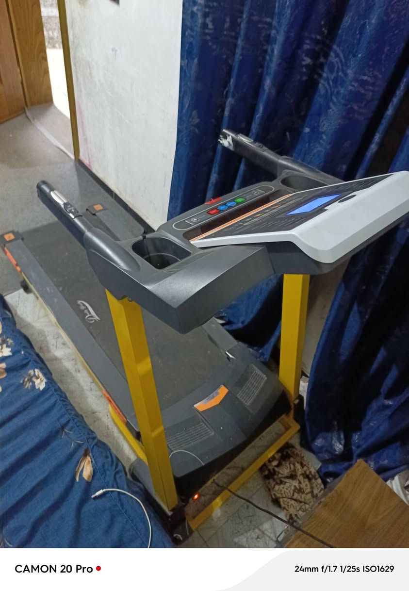 جهاز جري للبيع  استعمال سبوع فقط جهاز جديد ونظيف
السلام عليكم جهاز مال رياضه بعده بالكيس بعد نظيف جبناه وما حد لعب بيه وظل مضموم بالغرفه الشراي يتفضل خاص مو شري  تتعبني مكاني كربلاء *********** ملاحظه جهاز جديد بس بتراب بي

