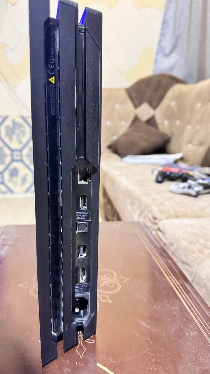 السلام عليكم 
ابلي 4 ابرو اولاين نضام 13.50 ذاكرة 1 تيرا نضيف لوك استيكر مامفتوح يحتوي على 3 اقراص قوية ويجي ويا جوستكين وحدة اصلية وثانية تجارية كامل ملحقات السعر 290 وبي مجال مكاني ديوانية حي الامين الاولى الاستفسار اكثر على رقم *********** ديوانية, القادسية
