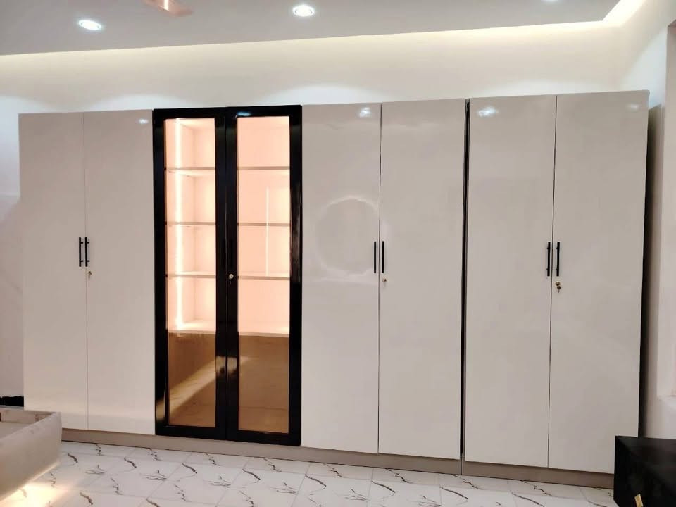 للبيع 
ملاحضه / الغرفه نجاره عراقيه من الدرجه الاولى وليست تركيه 

لل استفسار واتساب 
***********
