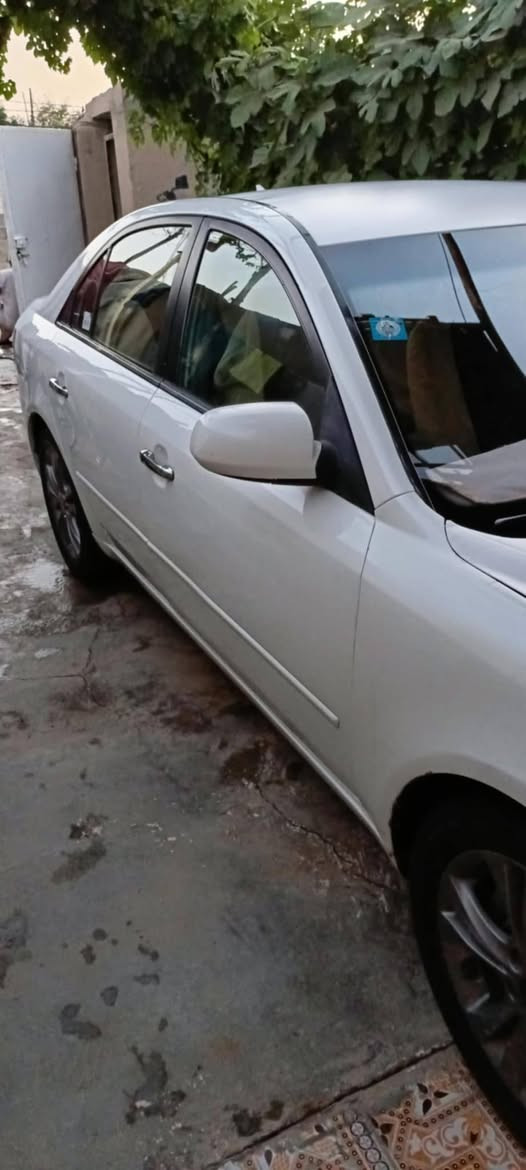سوناتا وارد امريكي موديل ٢٠٠٧  ٦سلندر بيضاء اللون بحالة جيدة عنواني واسط كوت موبايل *********** بغداد, العراق
