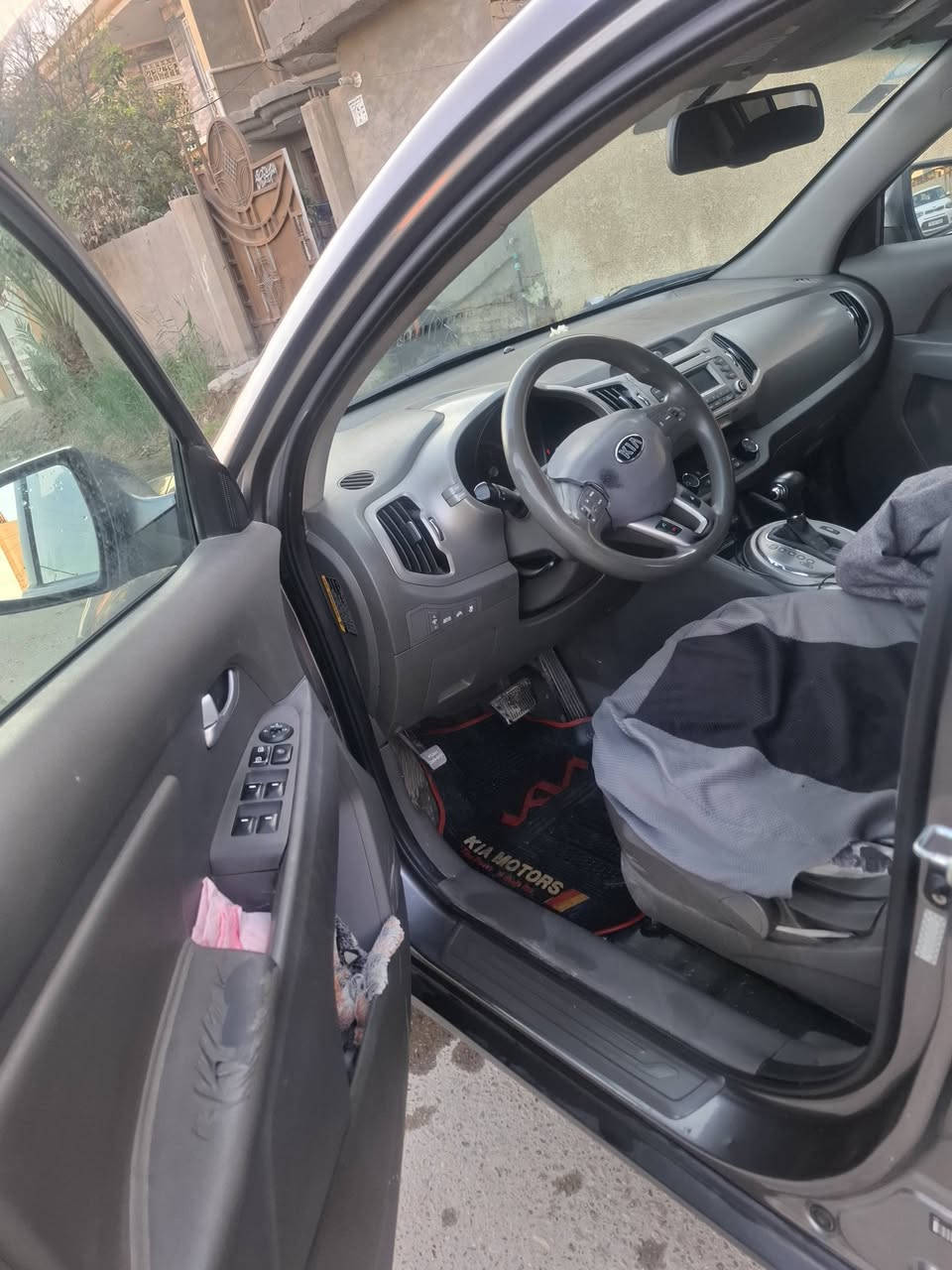 السلام عليكم كيا سبورتج ٢٠١٦ وارد رقم بغداد باسمي تحويل مباشر مكينة ٢٤٠٠ حادثها موضح بالصور فقط بنيد وبيها باب خلف السايق وشوية بالجاملغ السيارة حلوة مال جناي محرك وكير وتبريد وتدفئة صدر نظيف ماشية ٨٦ السيارة جاهزة دواخلها نظيفة السعر ١٣٥ الشراي يتواصل ***********. *********** مكاني بابل جبلة
