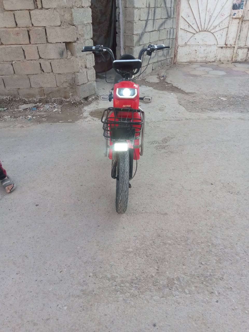 سلام عليكم دراجه للبيع موديل 25كامله ما بيها اي نقص بطاريات 5جدد السعر 300وبيها مجال والله ماخذها 650قبل فتره وهسه معتاز وريد أبيعها ديالى الغالبيه،اتصال ***********
