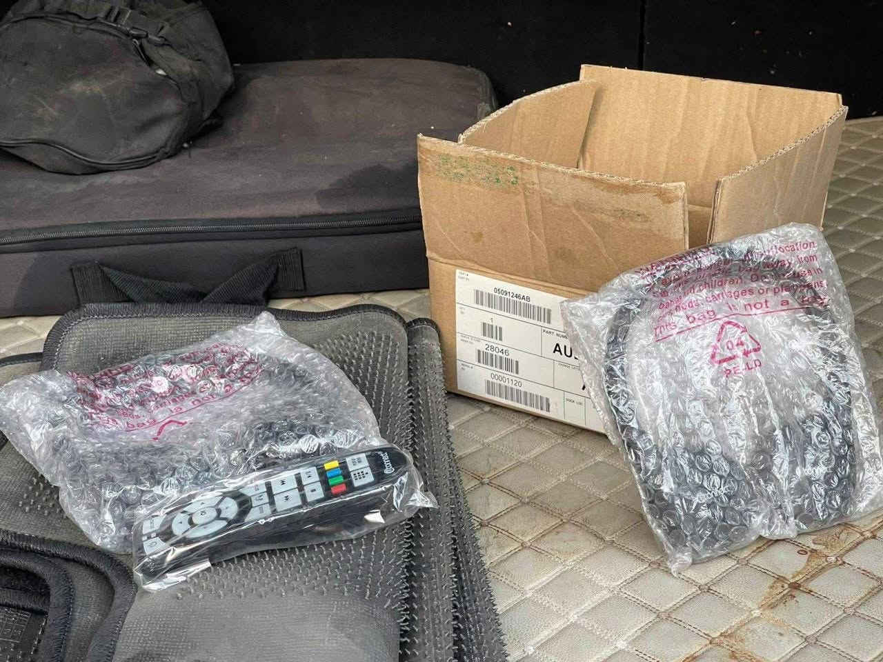 جيب كراند شيروكي خليجي limited plus

جيب كراند شيروكي خليجي limited plus

 وكالة ليث العبيدي رقم بغداد الدولي باسمي 

الموديل : 2018 

عداد المسافه : 84 الف mill

حجم المحرك : 6 سلندر 

السياره خليجيه كفاله عدا شبر صبغ فوق باب خلف سائق .. كير ومكينه مكفول 

تايرات جدد شادلها تخم 

المواصفات ..

بصمة تشغيل وابواب تشغيل عن بعد 

3 شاشات .. بانوراما سقف 

داخل مقاعد جلد تحكم كهرباء تدفئه تبريد 

حساس امامي وخلفي ونظام تحذير اصطدام 

سستم سماعات 10مع مكبر صوت دمام 

تبريد قطعتين وايضا كشن خلفي بي هيتر 

مري قلاب عنده الرجوع وايضا شفط كهربائي 

صندوق كهرباء فتح وغلق 

كشن حظن مع ذاكره خزن ميموري

نظام اوتو ديم تعتيم مرايه  

ويل كب حجم 20 انج  

شاشه نظام اندرويد و اوتو وابل كار بلي 

رادار توقف خلفي مانع تصادم

اناره زنون مع زراك لايت 

السياره بحالة الوكالة جدا جديده 

السعر 260 ورقه 

للاستفسار الاتصال  
*********** 

كربلاء / حي العباس
