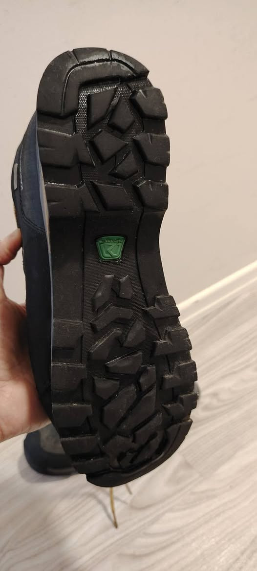 Karrimor
العنوان: حذاء Karrimor Rock.. القوة والثبات في كل خطوة! 🏔️👟
​إلى محبي المشي في الطبيعة والتسلق، نقدم لكم حذاء Karrimor Rock الأصلي، المصمم ليمنحك أداءً فائقاً في أصعب الطرق.
​تصميم مخصص للصخور: يوفر ثباتاً ممتازاً عند المشي على الأسطح الصخرية والوعرة.
​نعل Dynagrip: يتميز بنعل خارجي متين جداً يمنع الانزلاق ويضمن لك توازناً مثالياً.
​حماية الأصابع: مزود بطبقة مطاطية أمامية قوية لحماية القدم من الصدمات المباشرة.
​تهوية مريحة: خامات تسمح بمرور الهواء للحفاظ على جفاف وراحة قدمك طوال الرحلة.
​المقاسات: [43]
السعر: [50000]
للطلب والاستفسار: يرجى اريل رسالة


**إذا كنت صاحب هذا الإعلان وتريد حذفه لأي سبب، رجاءا أرسل رسالة إلى الدعم الفني**