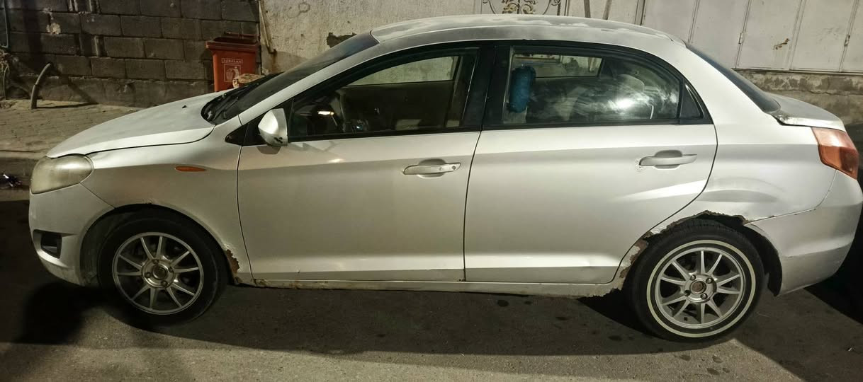 شيري فلاوين 13 كفالة عامة فقط بيها خياسات دواير تخم تاير جديد محرك جديد توني ذبيتة صارلة شهر محرك اخرس حدادة دواخل بلجيس تبريد ثلج تدفئة شغال كلشي بيهة على البلاد  شاشة تاب سيارة ماشية 160 رقم بصرة اليف سنوية نهاية ال27 
السعر 32 بيها مجال 
البصرة الزبير
***********
