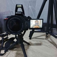 نيكون D5600 • مع عدسة • نظيفه