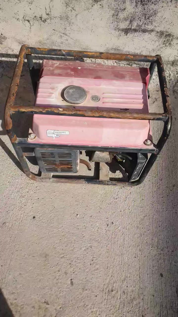 السلام عليكم متاح مولد للبيع شغال كامل  السعر 100 وبي مجال للإستفسار خاص او الاتصال على الرقم ***********
