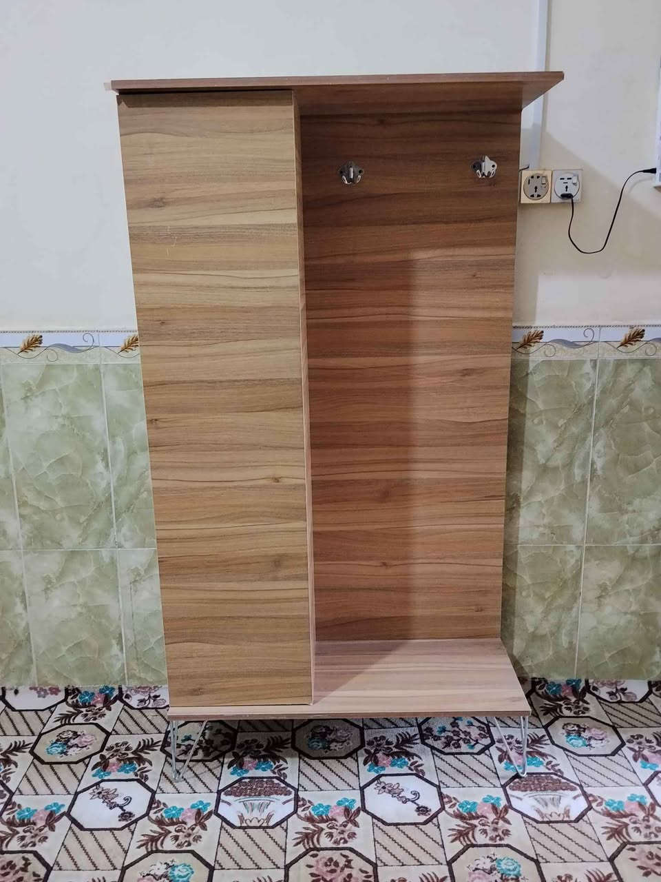 زاويه تعليك مع كنتور باب واحد خانات 
سعر ٨٥ الف
عنوان الزبير *********** الزبير, البصرة
