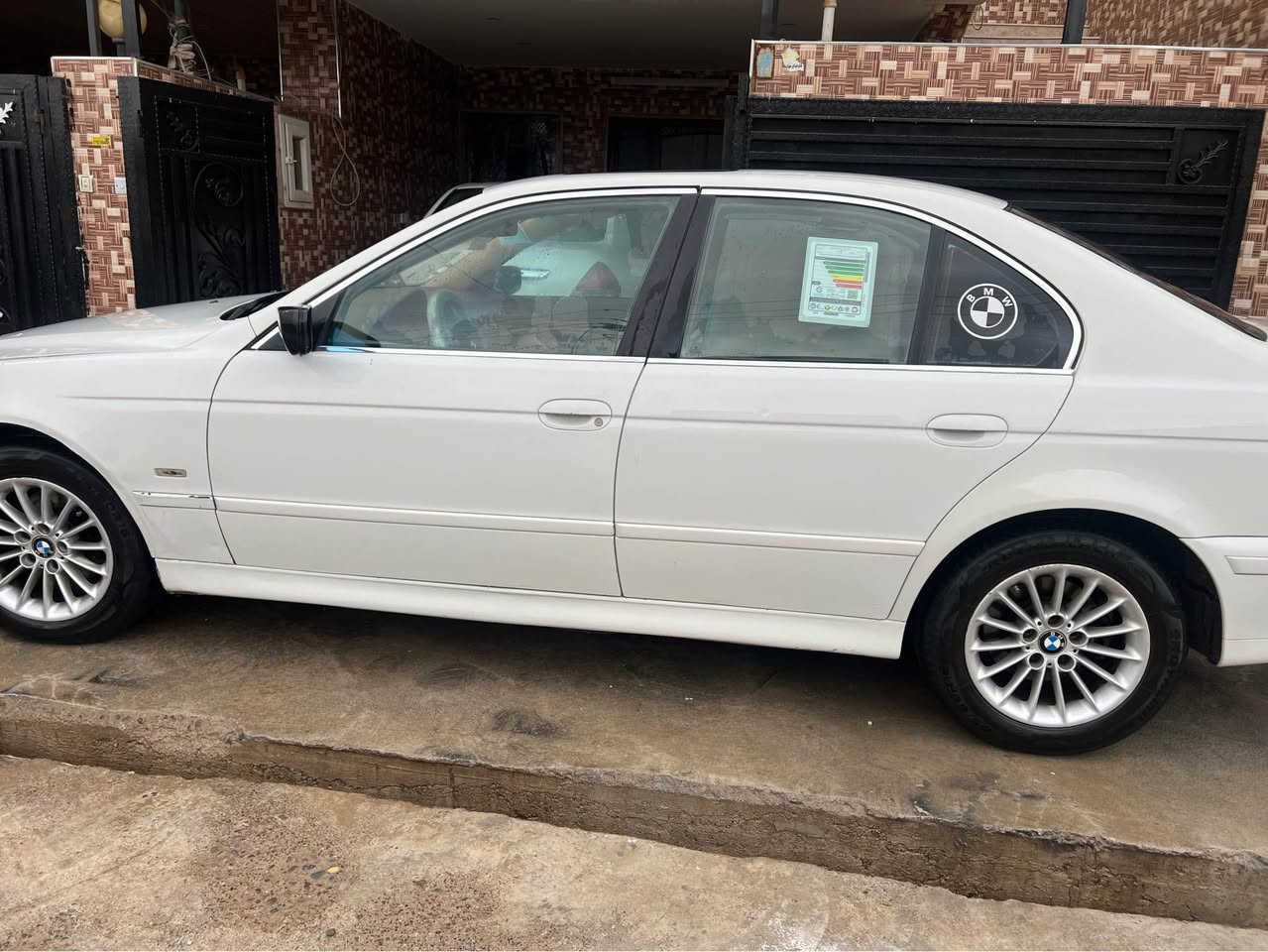 بی ئیم سەقەر مۆدیل 2003 گیرو مەکینە بەشەرت دینارەکی مەسرەوف تیدا نیە رقەم ئەوروپی مەنەفیسی ئەسلی خۆی لەگەڵە نرخی 55 وەرەقە *********** أربيل, العراق
