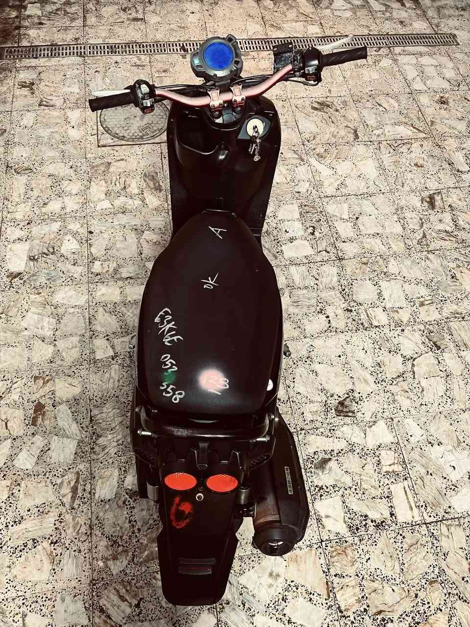 السلام عليكم سكنس جبلي رمبة رمبة صارلة شهر نازله من الرمبة ستيرن رياضي شيالات رياضي سواده يخبل بانزين اديرلة كله محسن دراجه شكد ما اكول حلوة ونضيفه قليل ع ايدي الدراجه نزلته للاستفسار ***********
