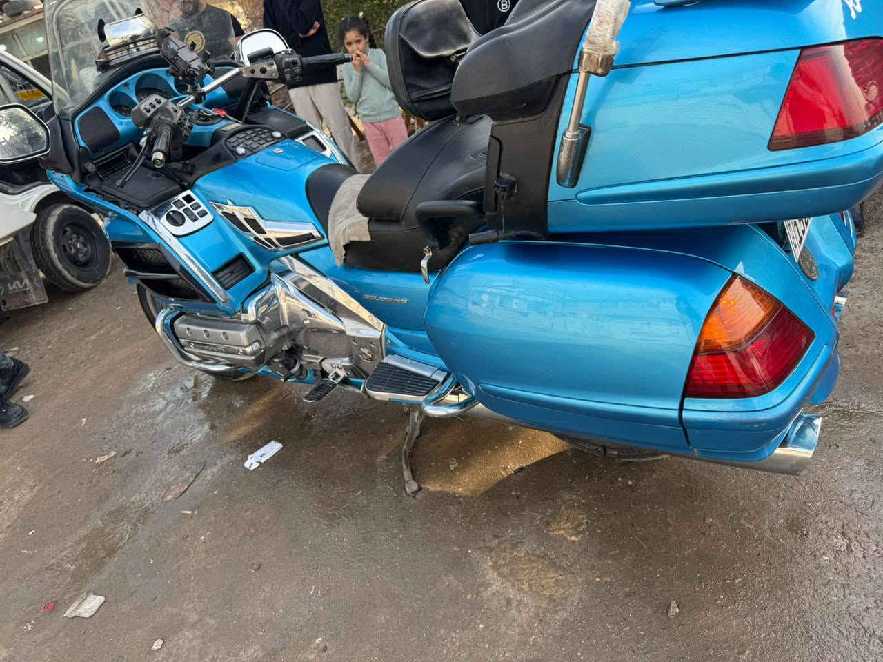 سلام عليكم دراجه كولدن ١٨٠٠ موديل ٢٠٠٤ دراجه جديدة ومكفولة كفالة عامة مكينه وكير دراجه رقم وسنوية انكليزي تحويل ثاني يوم مكاني بغداد البلديات السعر ٦٥ وبيها مجال قليل ***********
