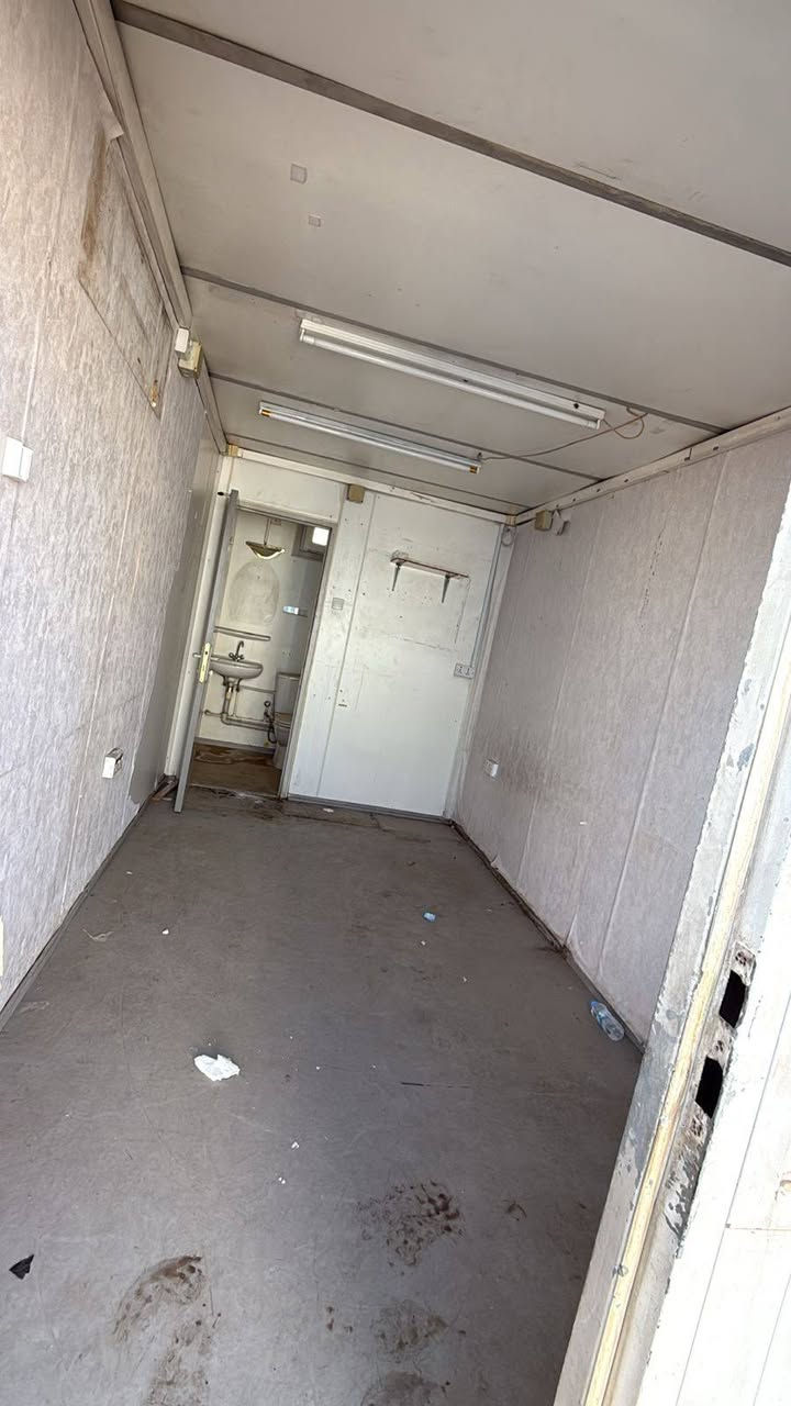 السلام عليكم متاح كرفانات عدد ٢ في اي بي غرفه وحمام ٦ ب٢ شراي خابر وبل خدمه ***********
